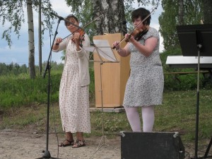 Musik framfördes av Pelle Molinsällskapets ordförande Cissi Jakobsson och Frida Wennstig.